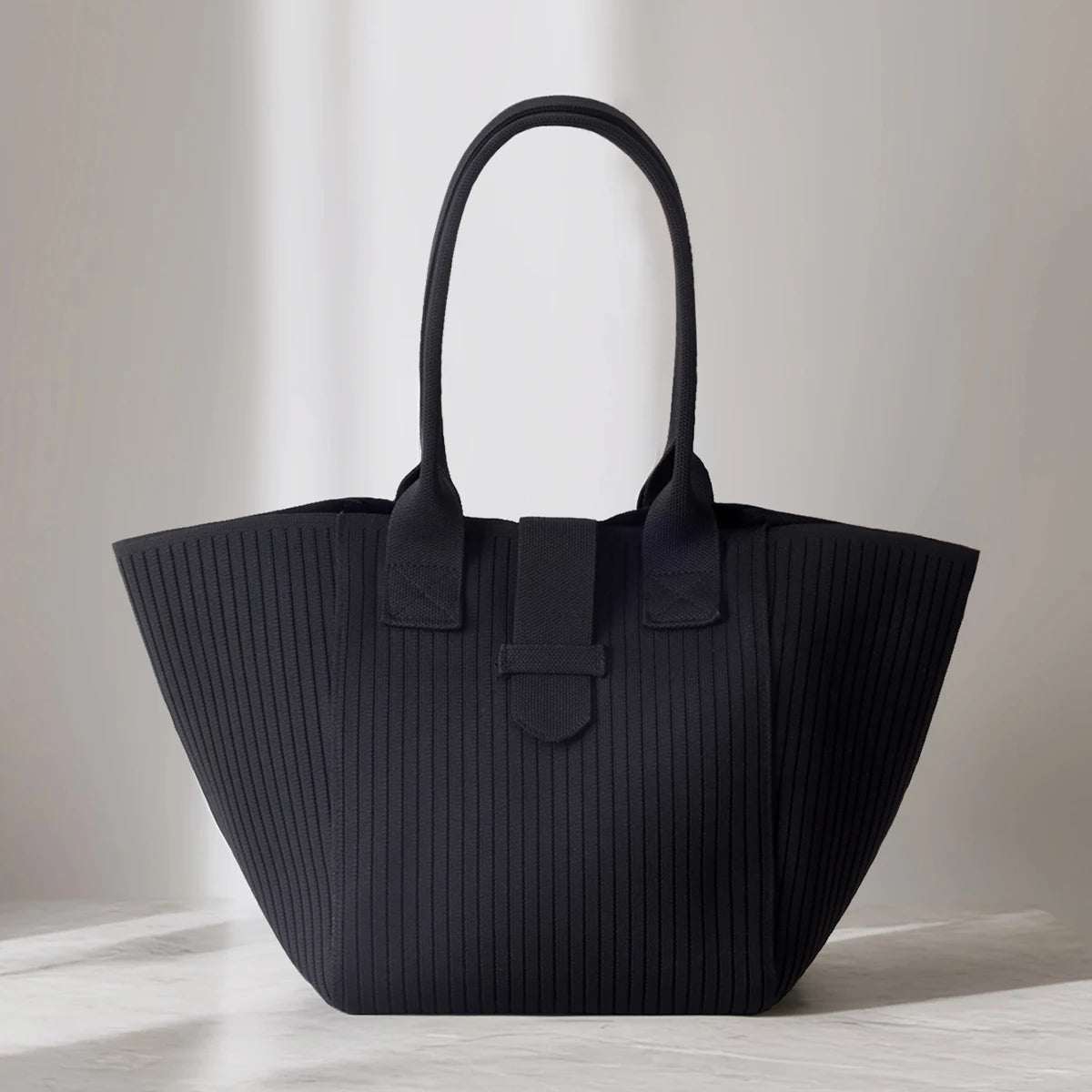 Bolso Tote Minimal Soft: Sofisticación, Versatilidad y Comodidad para Viaje