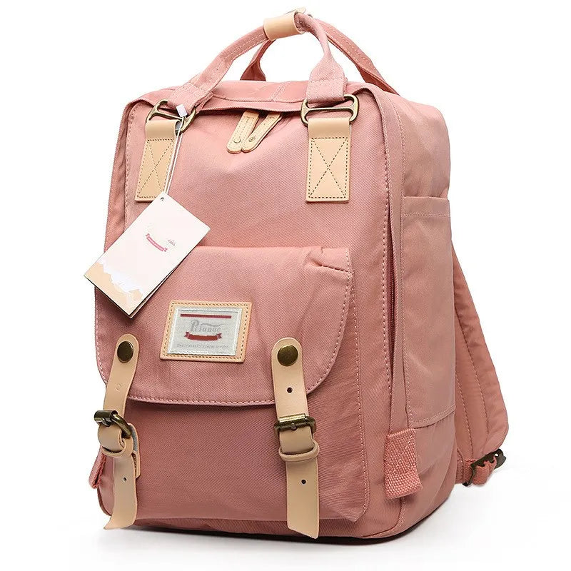 Mochila Impermeable de Alta Gama para Mujer: Estilo y Espacio en Cada Aventura