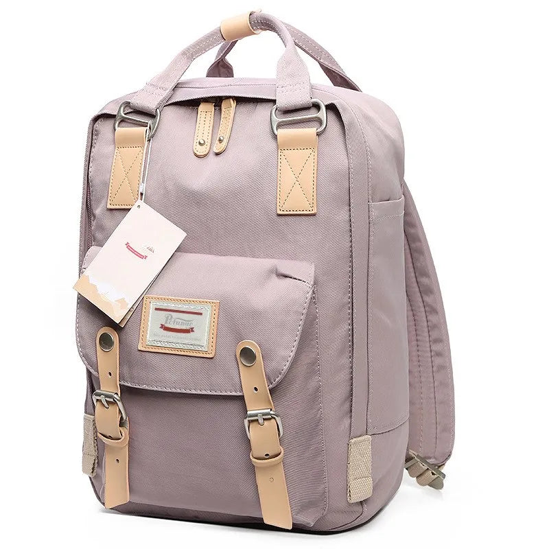 Mochila Impermeable de Alta Gama para Mujer: Estilo y Espacio en Cada Aventura
